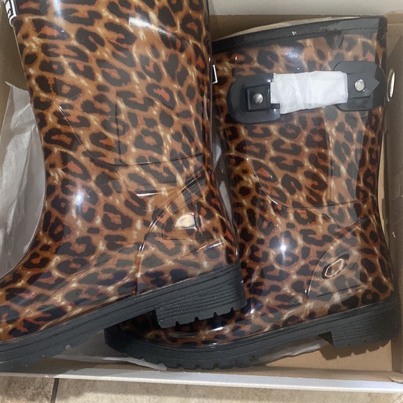 Size 7 Kenneth Cole rain boots - Picture 5 of 8